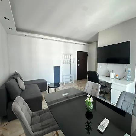 Comfy Near Chopin Airport Apartamento *