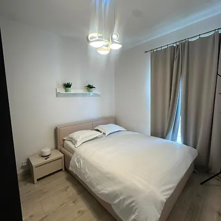 Comfy Near Chopin Airport Apartamento *